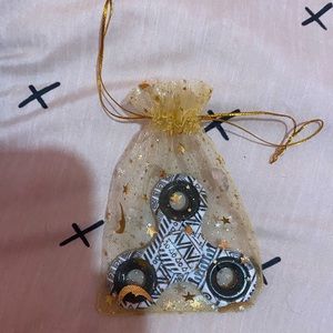 Fidget Spinner, with pretty bag